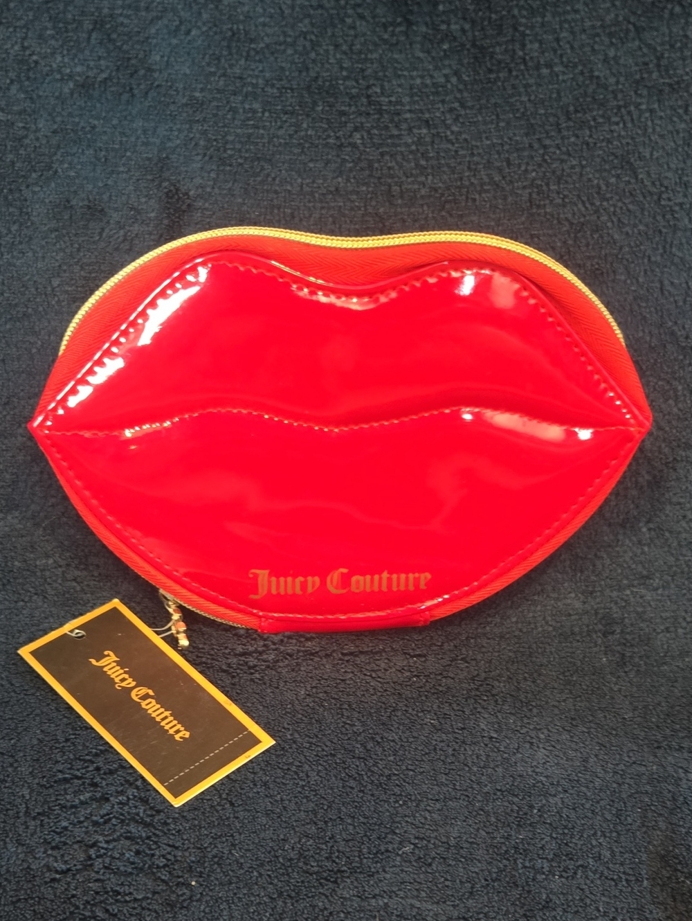 JUICY COUTURE Red Patent Lip-Shaped Jewelery Zip‎ Pouch with Gold Accents